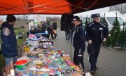 Policjanci sprawdzają punkty sprzedaży wyrobów pirotechnicznych