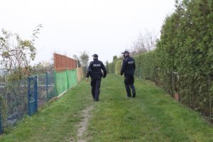 Policjanci na ogrodach działkowych