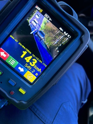 przekroczenie prędkości przez kierującego o 53 km/h poza obszarem zabudowanym okazane na mierniku prędkości