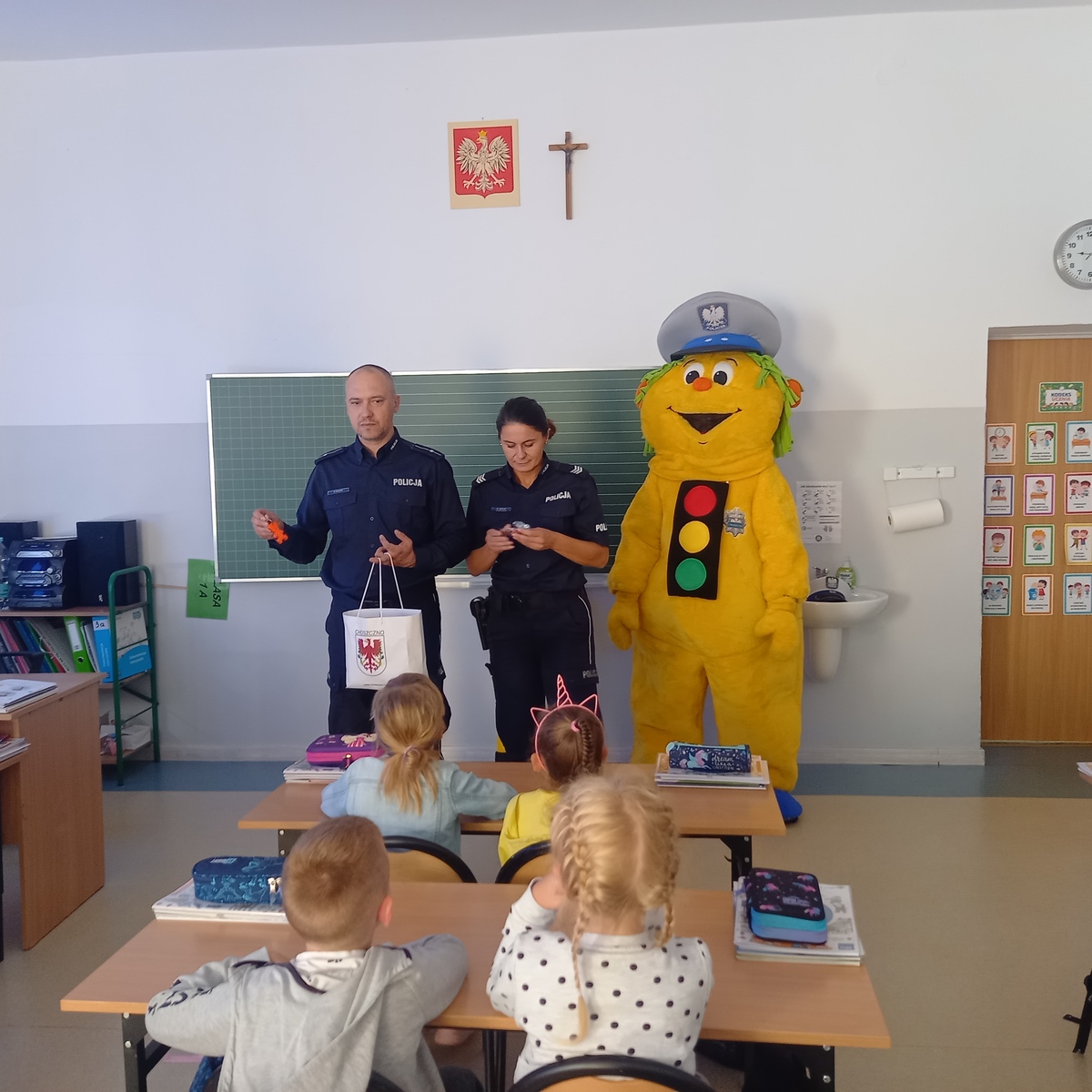 Policjant Stopek Z Wizytą W Szkole Aktualności Komenda Powiatowa Policji W Choszcznie 9574